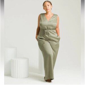 NWT ETTITUDE Sateen Bamboo Jumpsuit Size L Pockets Zip In Back plunging V‎